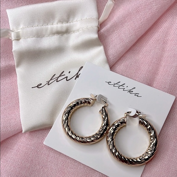 Ettika croissant swirled gold thick hoop earrings brand new - Picture 1 of 11